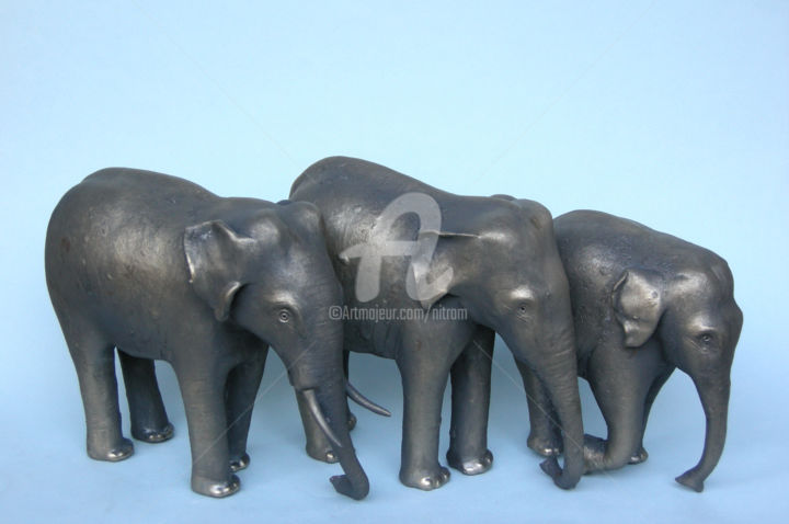 제목이 "Drie olifanten"인 조형물 Martin Langezaal로, 원작, 도예