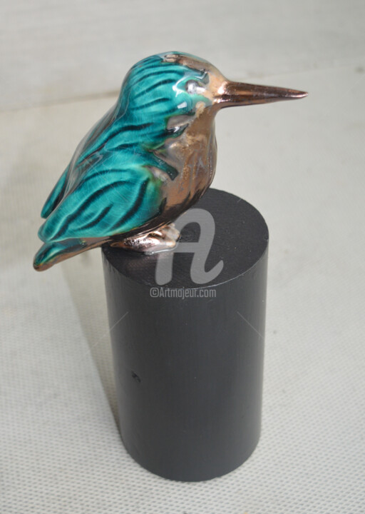 Sculpture titled "IJsvogel op hout" by Martin Langezaal, Original Artwork, Ceramics