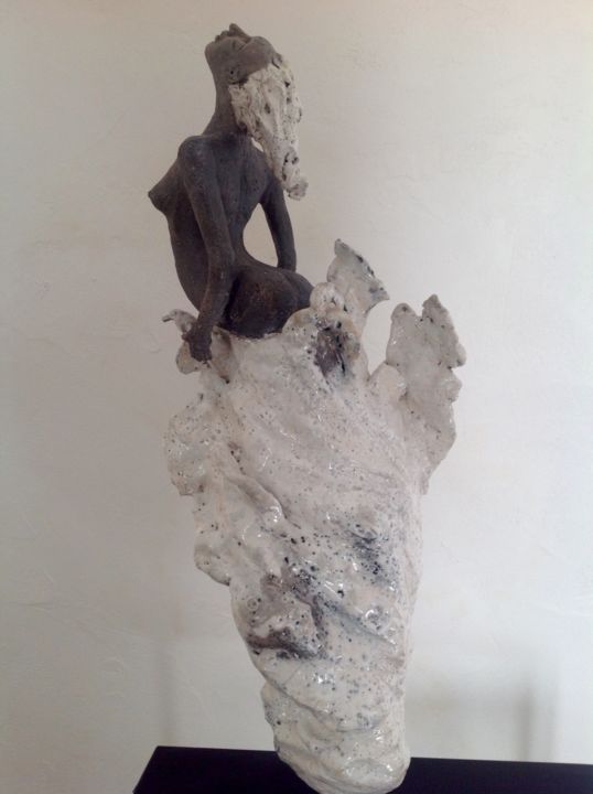 Sculpture titled "Fleur d'écume" by Noëlle Rious, Original Artwork, Clay