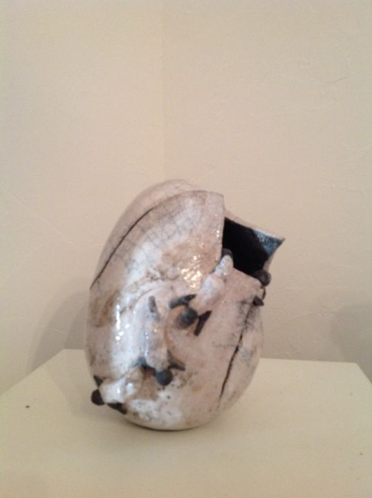 Sculpture titled "L'éclosion" by Noëlle Rious, Original Artwork, Clay