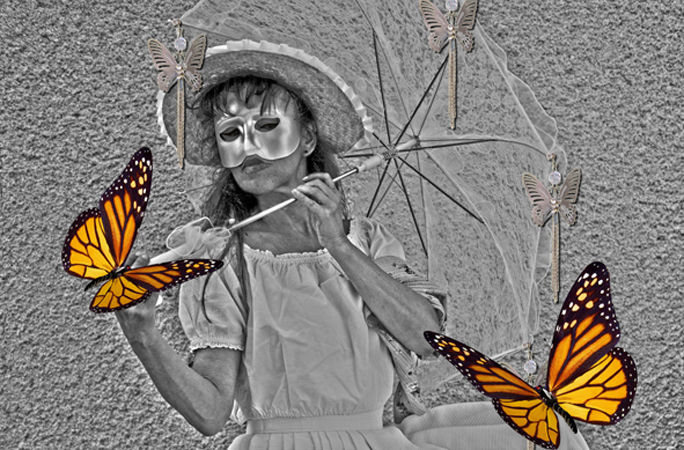 Photographie intitulée "La Femme aux Papill…" par Elfy, Œuvre d'art originale