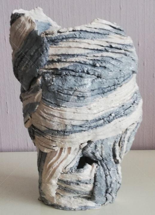 Скульптура под названием "img-20190706-" - Noemi Zerbotti, Подлинное произведение искусства, Керамика