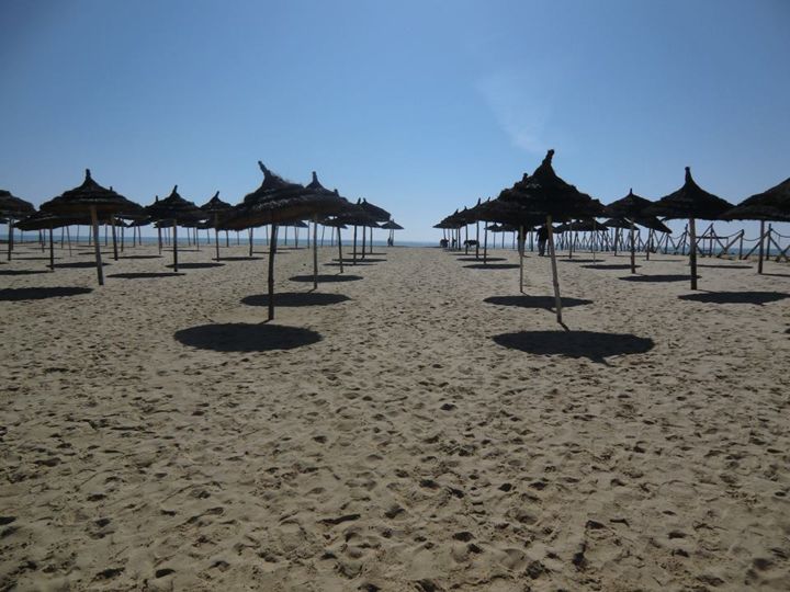 Photographie intitulée "plage" par Nour Marzoug, Œuvre d'art originale,