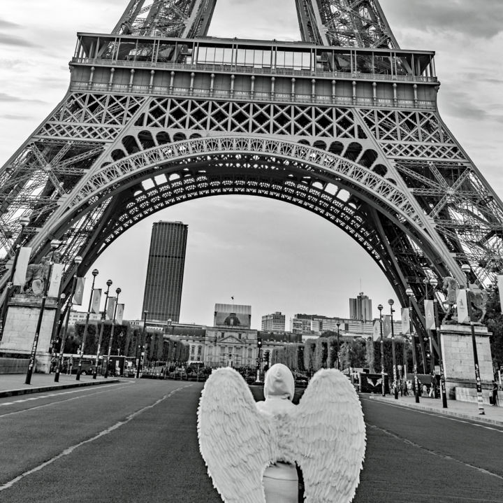 Fotografia zatytułowany „"Tour Eiffel ( "Ang…” autorstwa Natalia Zavialova, Oryginalna praca, Fotografia cyfrowa