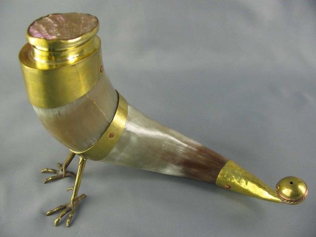 Design intitulée "boite corne a pattes" par Jacques Menu, Œuvre d'art originale