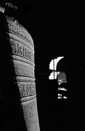 Photographie intitulée "Cloche_St_Sernin_" par Oeildepierre, Œuvre d'art originale