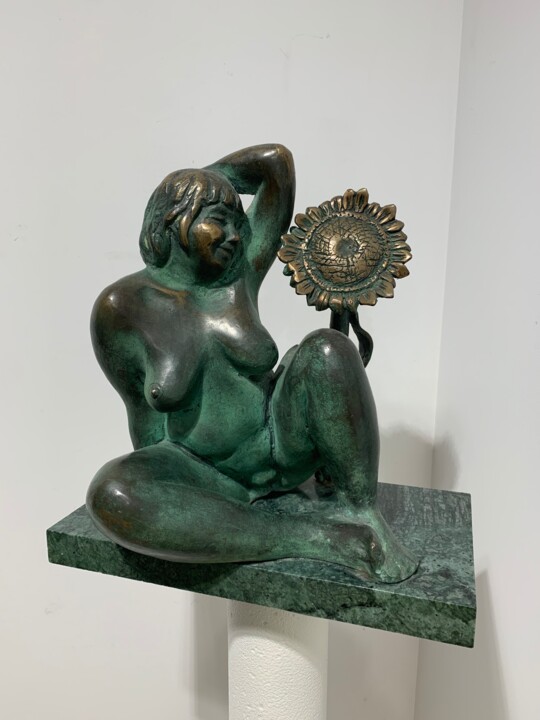 Sculpture intitulée "Девушка с подсолнух…" par Oleg Putilin, Œuvre d'art originale, Bronze