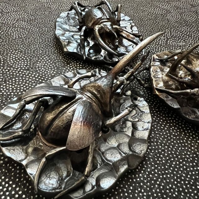 Sculpture titled "Жуки из чёрного мет…" by Oleg Turkovskiy, Original Artwork, Metals