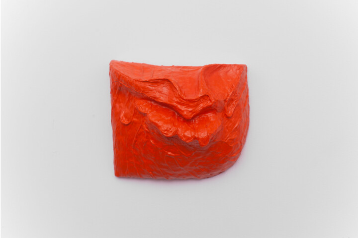 Escultura intitulada "Orange lips" por Olga Chertova, Obras de arte originais, Papel machê