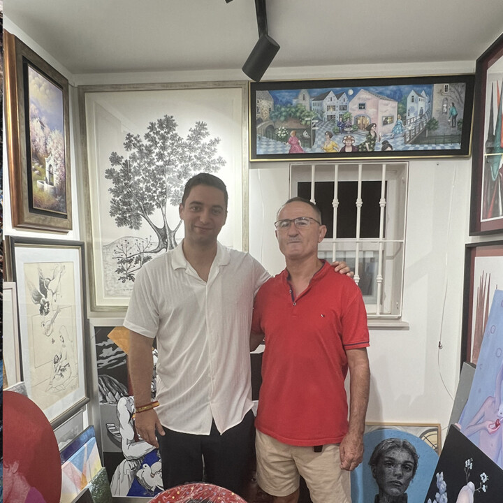A Shared Passion: Eduardo Cubillo Martínez's Visit to a Collector's Gallery-House