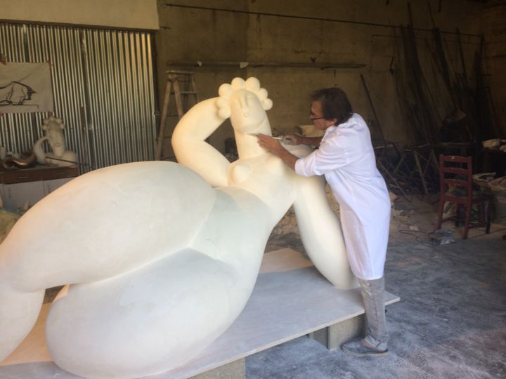 Sculpture titled "la dordogne" by Olivier Martin, Original Artwork, Plaster