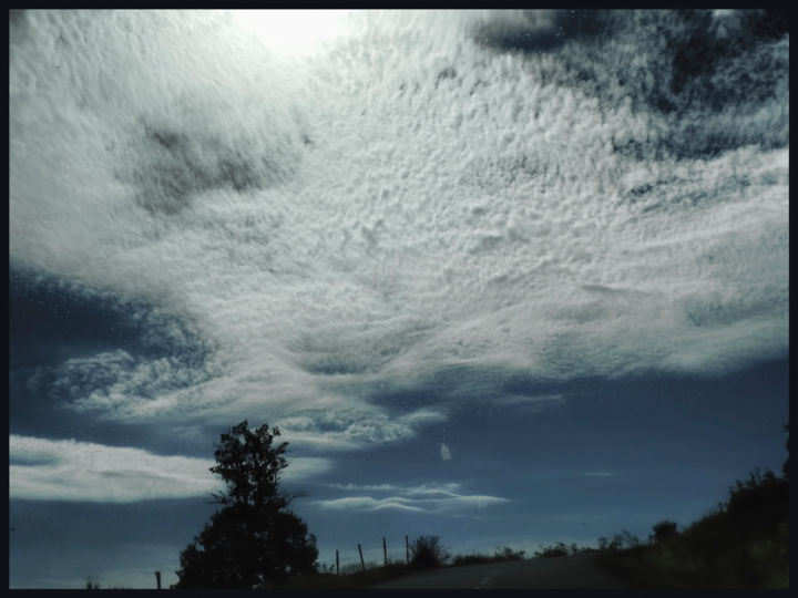 Photography titled "Nuages sur le Mont-…" by Alain Brasseur, Original Artwork