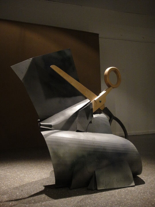 Sculptuur getiteld "¡Mucha tela por cor…" door Oscar Brocos, Origineel Kunstwerk, Metalen
