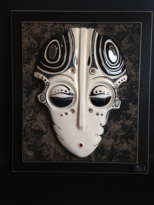 Sculpture titled "Masque Femme" by Oshawane, Original Artwork, Ceramics