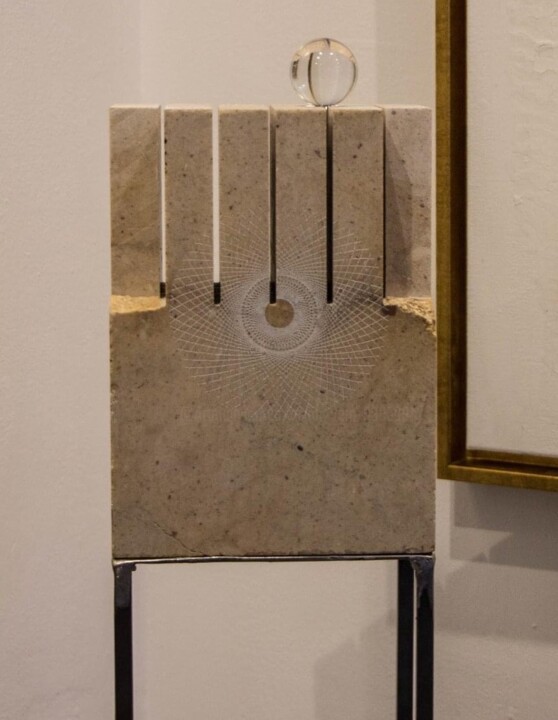 Escultura titulada "Sana" por Oskar Kern, Obra de arte original, Piedra
