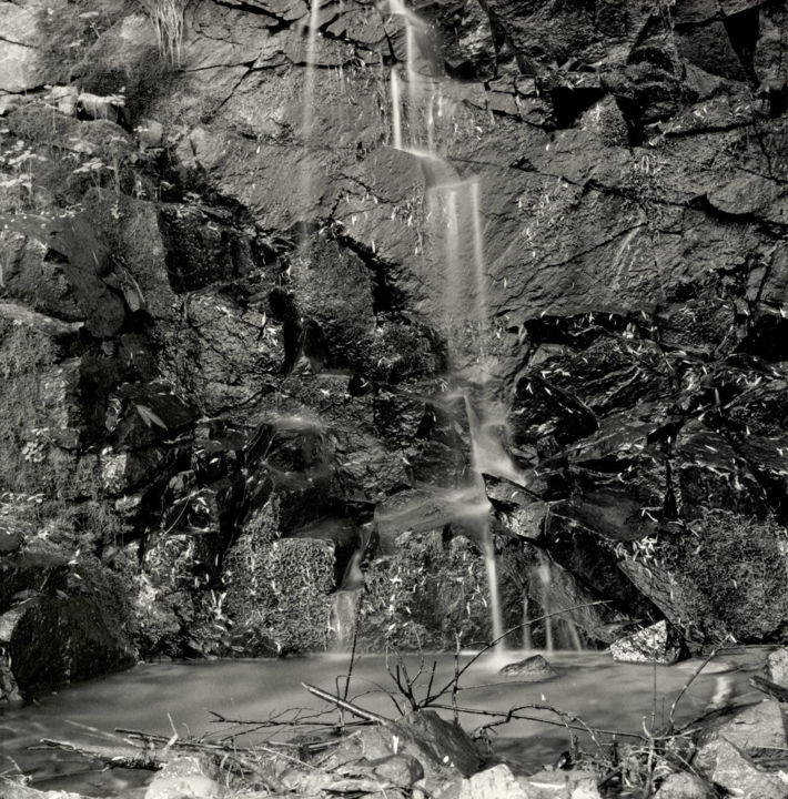 Fotografie mit dem Titel "Little waterfall" von Aleksandr Osokin, Original-Kunstwerk, Analog Fotografie