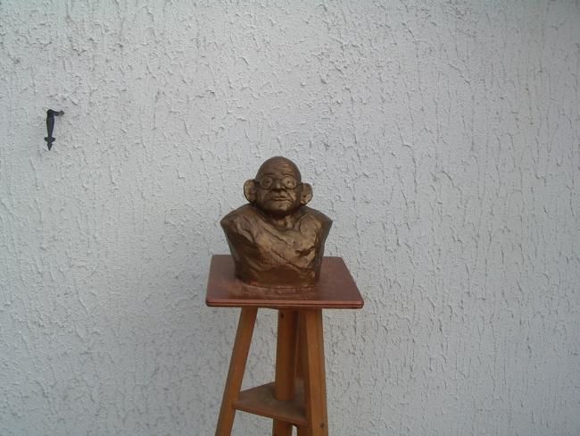 Sculpture intitulée "Mahatma Gandhi" par Ours Gris, Œuvre d'art originale