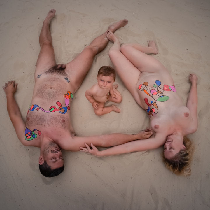 Famille dans le sable Fotografía por Alexis Ox6mor | Artmajeur