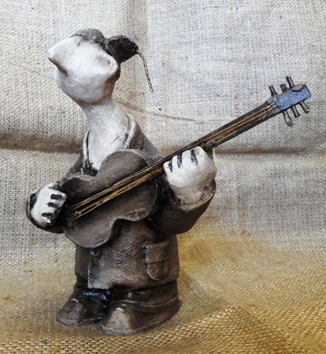 Sculpture titled "Гитарист" by Aleksandr Shved, Original Artwork, Paper maché