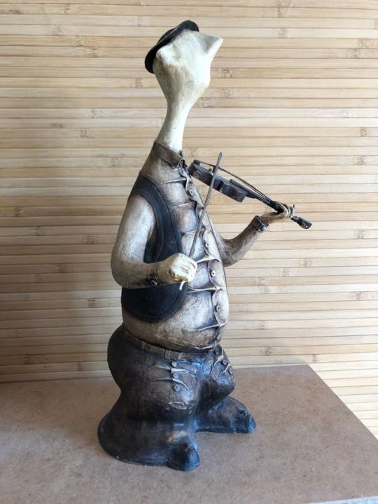 Skulptur mit dem Titel "Violinist" von Aleksandr Shved, Original-Kunstwerk, Papier maché