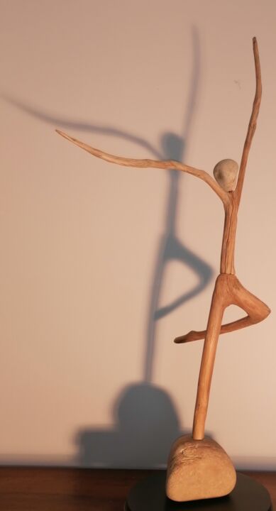 Escultura titulada "Danseuse nature" por Pacom, Obra de arte original, Madera