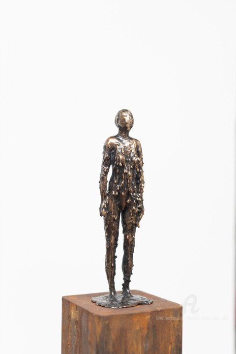 Escultura titulada "mirada fija , duelo…" por Pancho Porto Escultura, Obra de arte original, Bronce