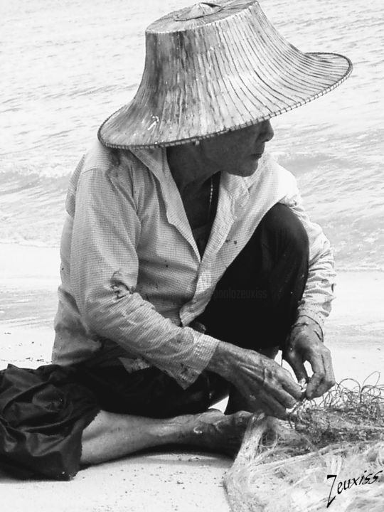 Photographie intitulée "Pêcheuse Thong Nai…" par Zeuxiss, Œuvre d'art originale