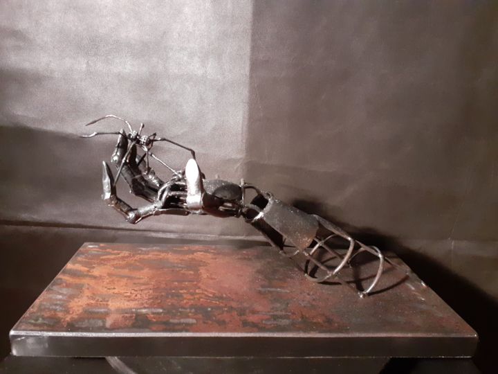 Sculpture titled "friend or foe" by Paolo Perelli, Original Artwork, Metals