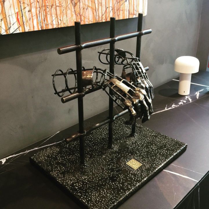 Sculpture titled "il prigioniero II" by Paolo Perelli, Original Artwork, Metals