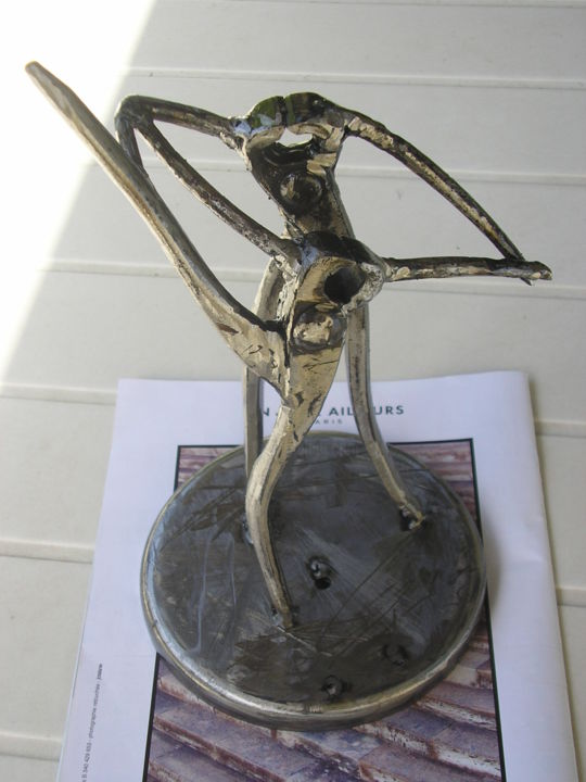 Sculpture titled "L'Art Décapité" by Jean Papini, Original Artwork, Metals