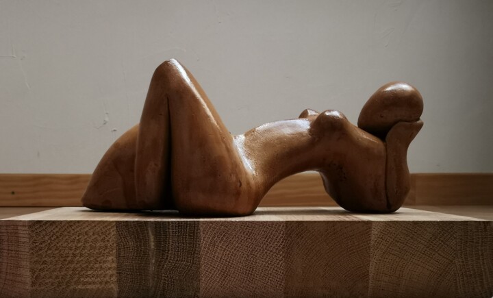 Scultura intitolato "Nu couché" da Pascale Rodriguez, Opera d'arte originale, Ceramica