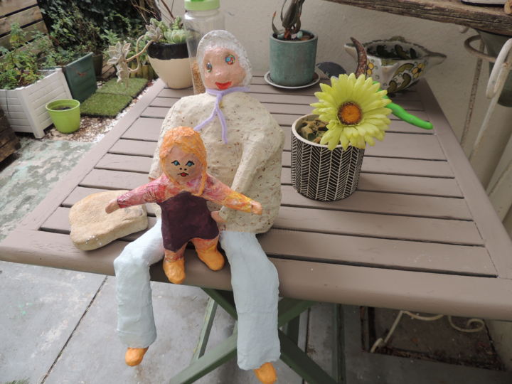 Sculpture intitulée "Grand mère et sa pe…" par Pastelove, Œuvre d'art originale