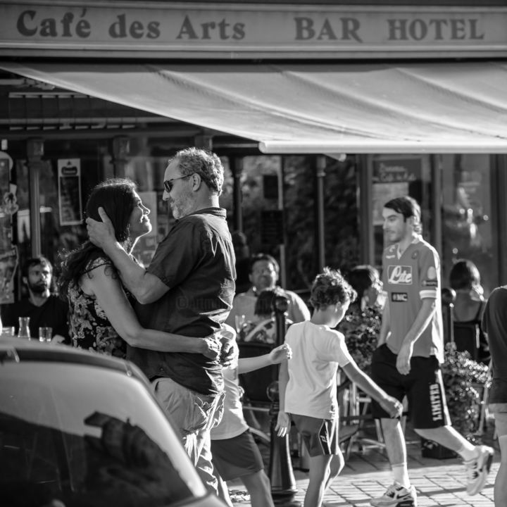 Photography titled "Au Café des Arts" by Patrice Corbin, Original Artwork