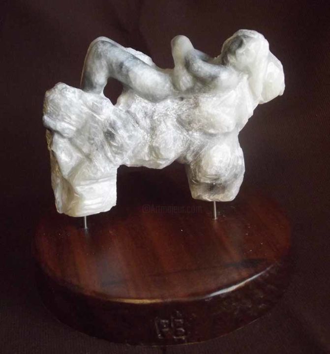 Escultura titulada "Femme couchée" por Pauline Balland, Obra de arte original, Piedra