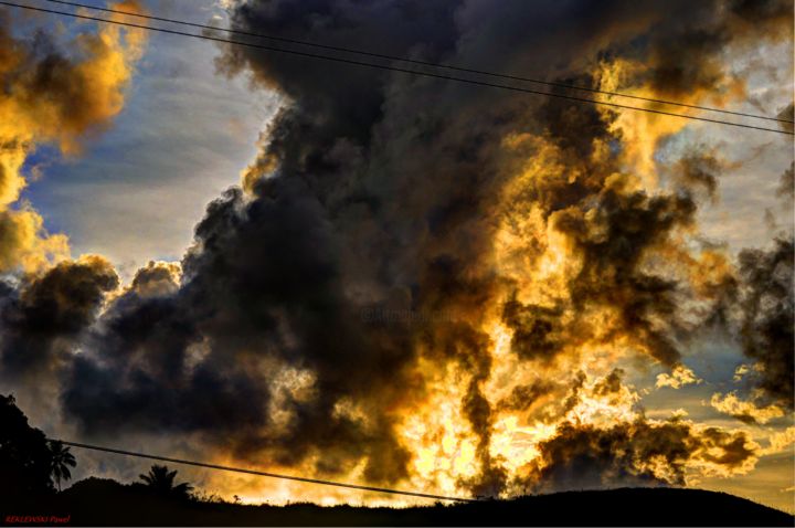 Photographie intitulée "le ciel en feu" par Le Sage Coyote, Œuvre d'art originale