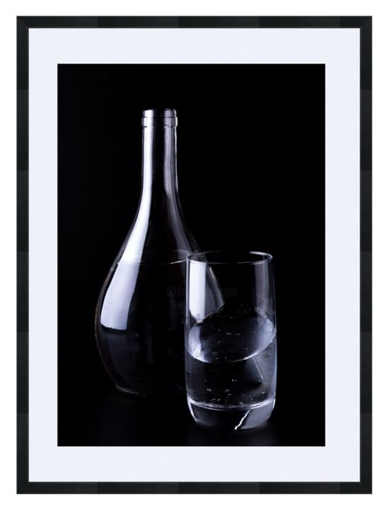 Фотография под названием "Bottle of water" - Pavel Bredikhin, Подлинное произведение искусства, Цифровая фотография Установл…