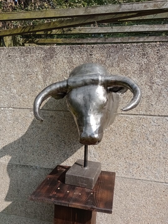 Escultura titulada "Bull" por Peter Bly, Obra de arte original, Metales