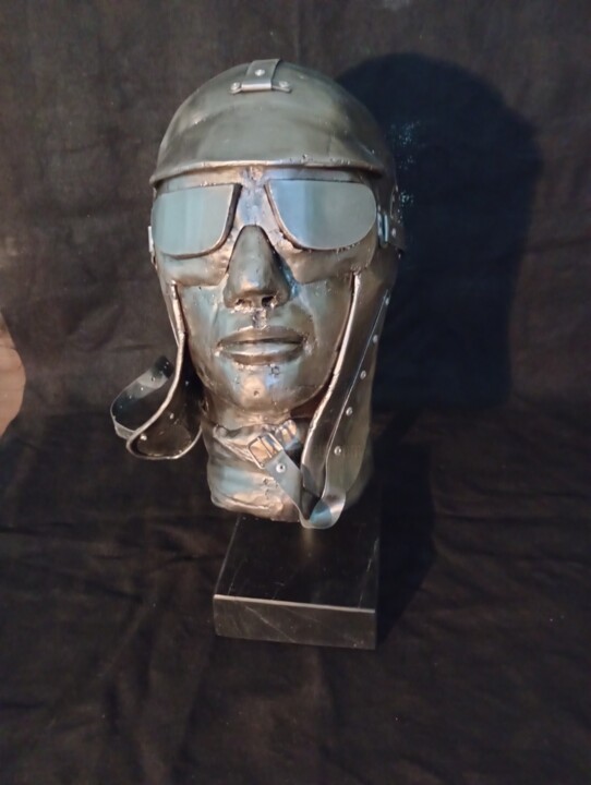 Escultura intitulada "The aviator hero?" por Peter Bly, Obras de arte originais, Metais