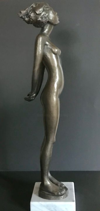 Sculpture intitulée "Girl with Attitude" par Peter King, Œuvre d'art originale, Bronze