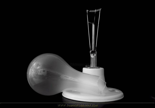 Photographie intitulée "Light Bulb" par Sdb Photography, Œuvre d'art originale