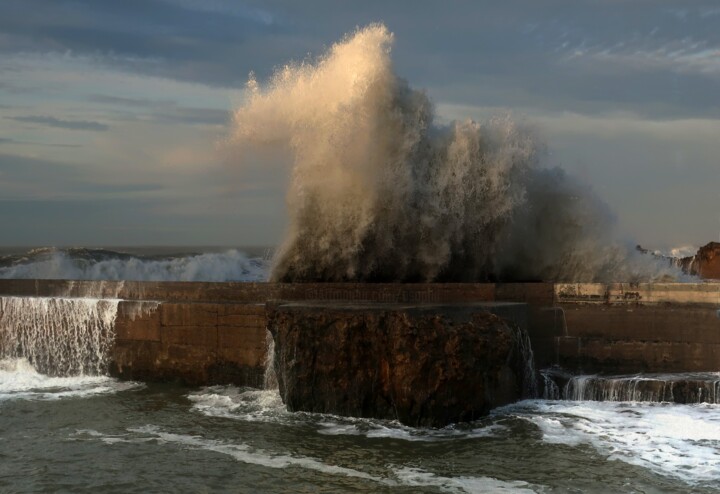 Photographie intitulée "Vague.............." par Philippe Berthier, Œuvre d'art originale, Photographie numérique