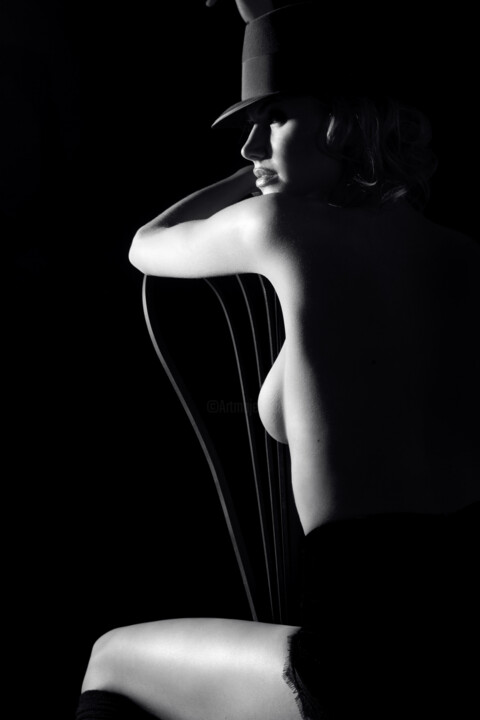 Фотография под названием "" CHAIR SERIES "" - Philippe Reynaud, Подлинное произведение искусства, Цифровая фотография