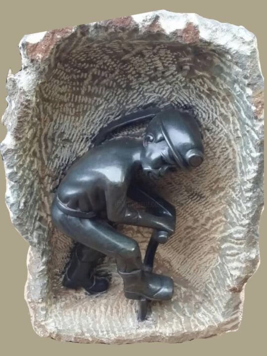 Rzeźba zatytułowany „Gemstone Miner” autorstwa Phillip Koke, Oryginalna praca, Kamień