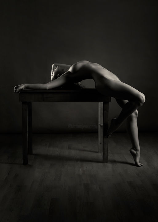 Photographie intitulée "Table" par Photoarca, Œuvre d'art originale