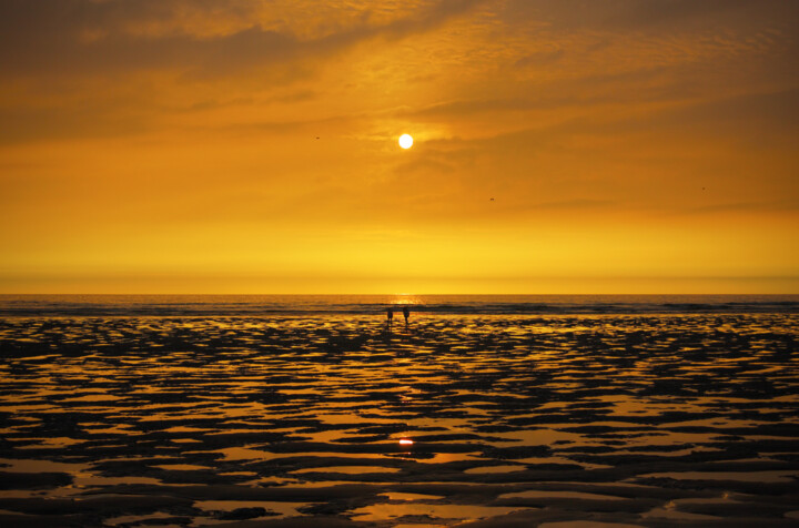 Photographie intitulée "sunset-walk" par Photoplace, Œuvre d'art originale