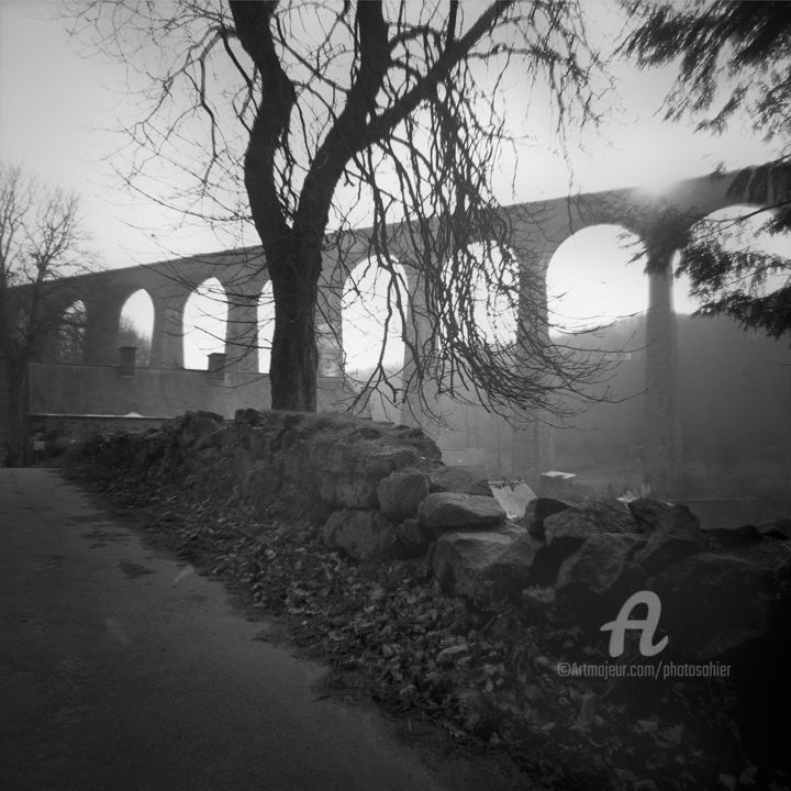 Fotografia intitulada "Le Viaduc" por Daniel Sohier, Obras de arte originais, Fotografia de filme Montado em Alumínio