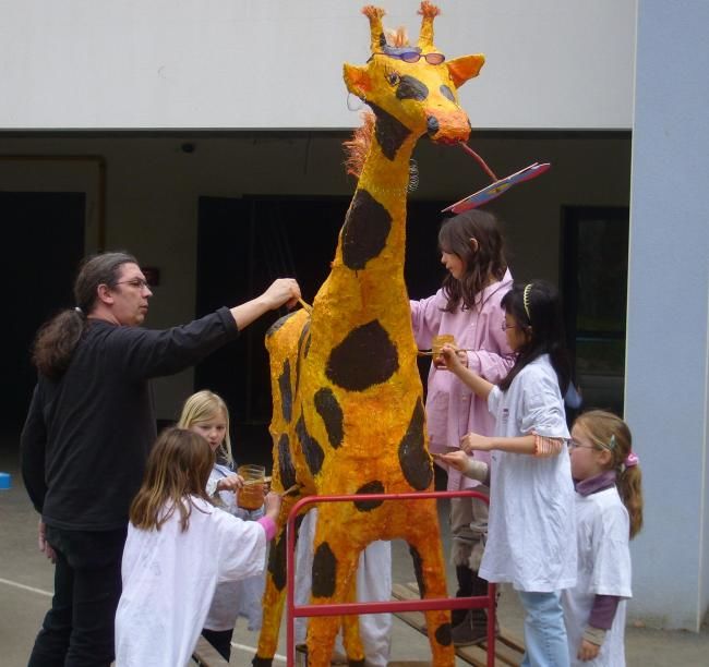 「LOLA, la girafe en…」というタイトルのインストール Philippe Sidot Et Charlotte Carsinによって, オリジナルのアートワーク