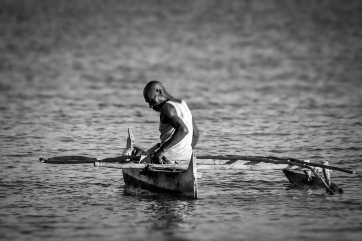 Photographie intitulée "Le pêcheur dans sa…" par Pierre-Yves Babelon, Œuvre d'art originale