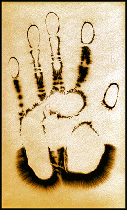 Photographie intitulée "De la main gauche" par Pierre De Laborie, Œuvre d'art originale