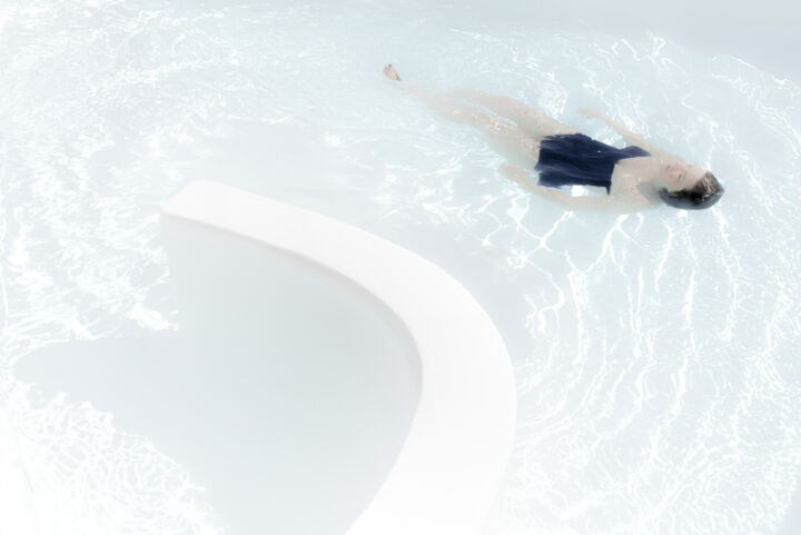 Fotografia intitolato "The pool HK" da Pierre Duquoc, Opera d'arte originale, Fotografia digitale